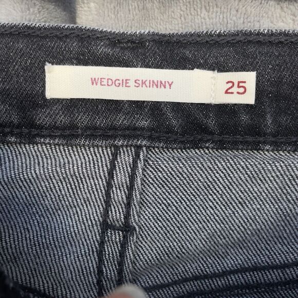 Levi’s Wedgie Skinny Women’s Size 25 High-Rise Buttonfly Crop Jeans - Picture 9 of 12